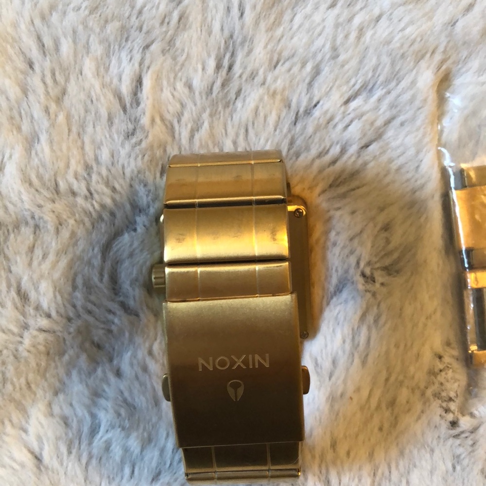 Nixon men’s gold watch (universal) - Picture 3 of 6